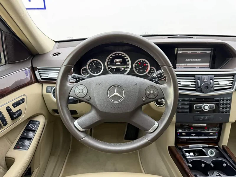 Mercedes-Benz E-Class — фото 16
