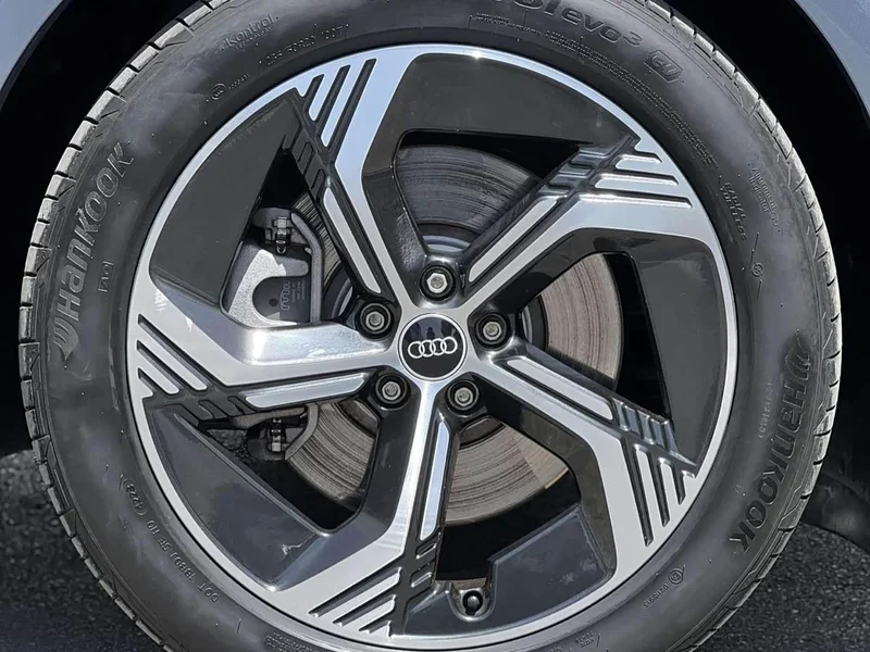 Audi Q4 e-tron — фото 16