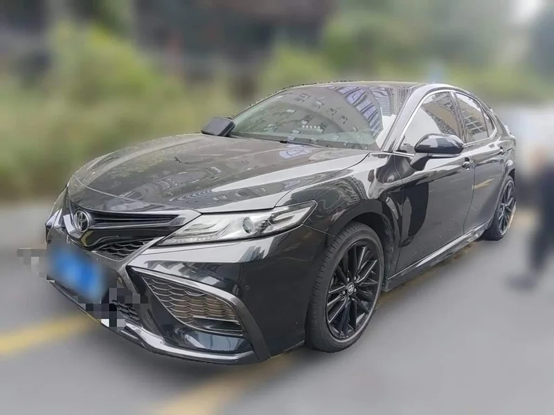 Toyota Camry — фото 1