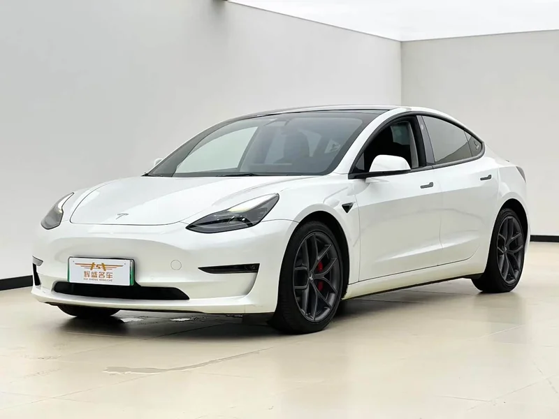 Tesla Model 3 — фото 1