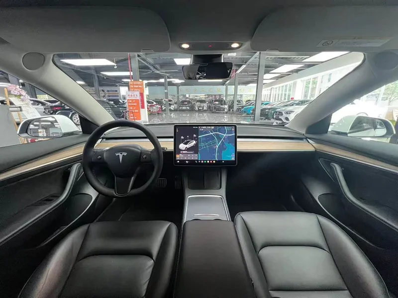 Tesla Model 3 — фото 7