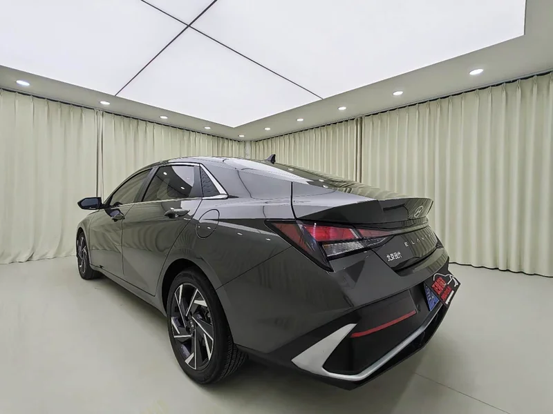 Hyundai Elantra — фото 4