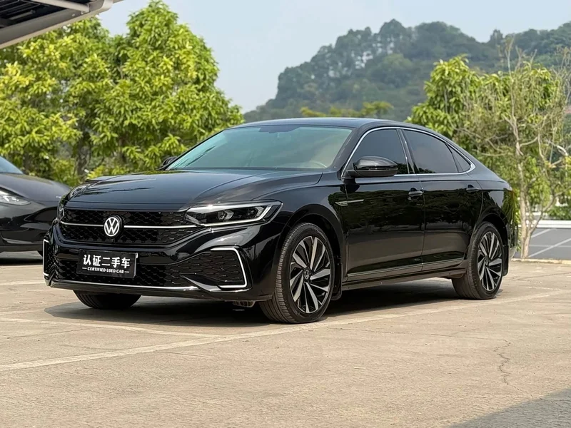 Volkswagen Passat — фото 1