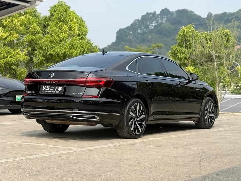 Volkswagen Passat — фото 12