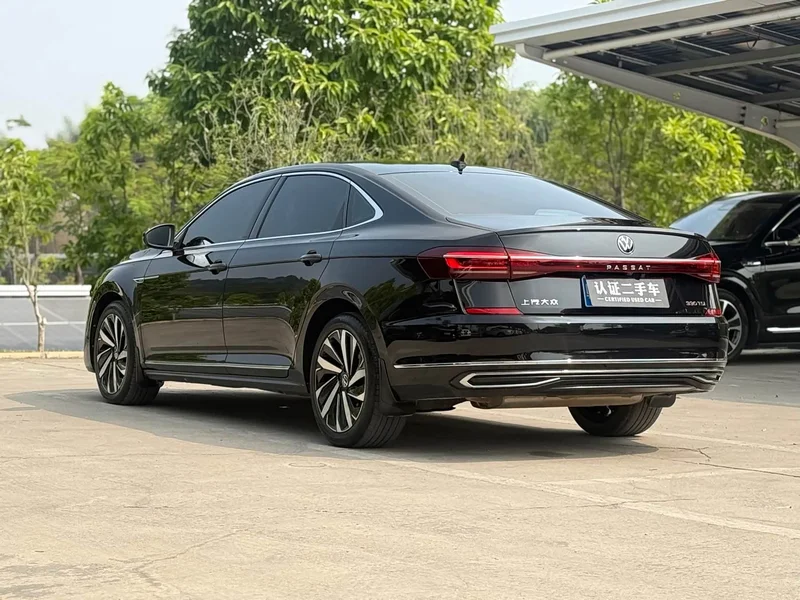 Volkswagen Passat — фото 13