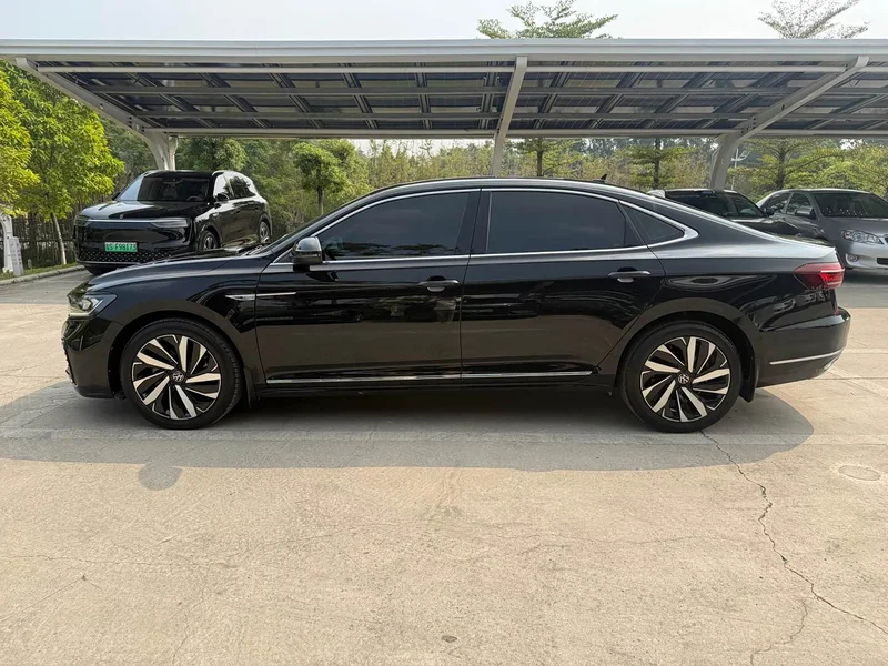 Volkswagen Passat — фото 10