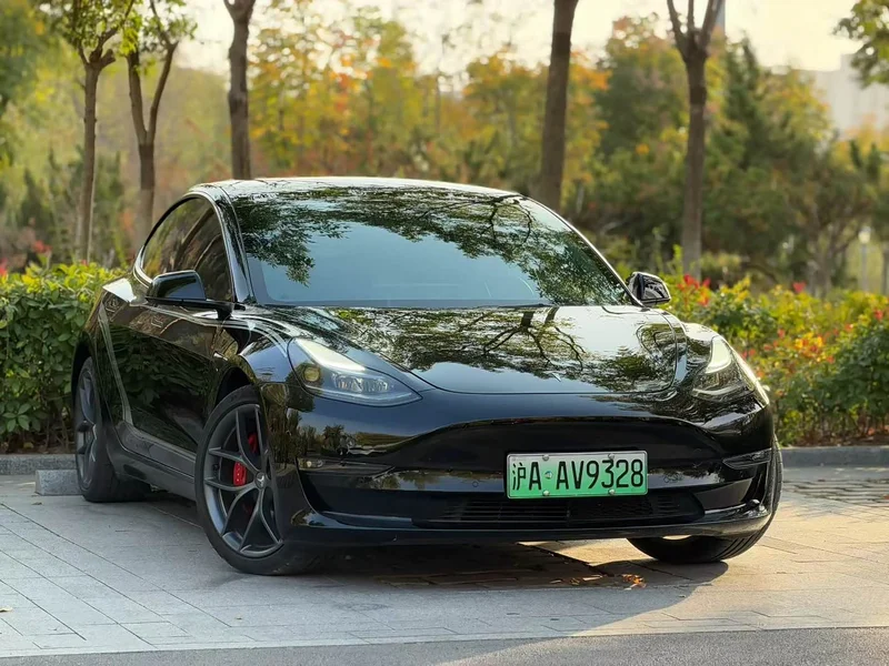 Tesla Model 3 — фото 3