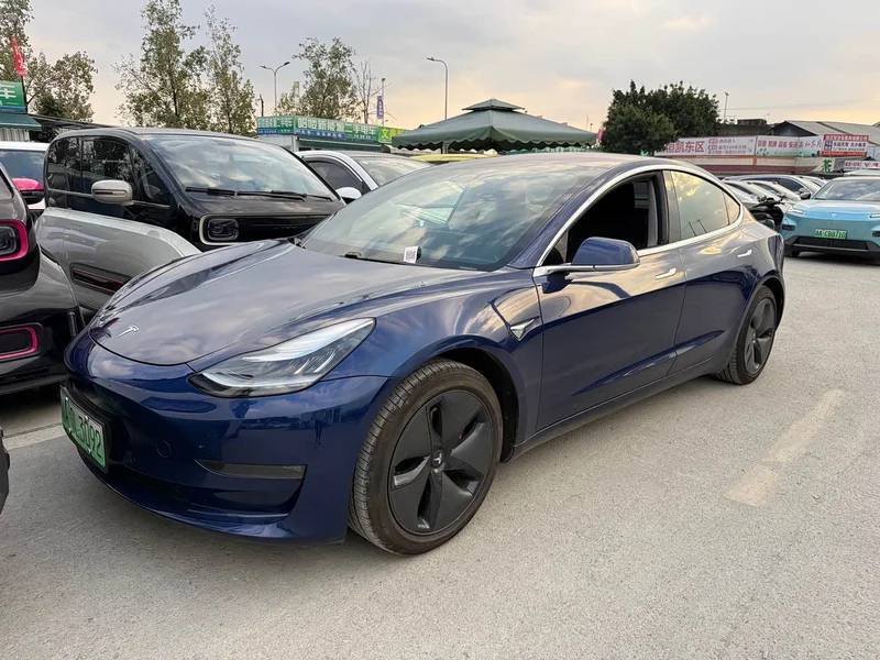 Tesla Model 3 — фото 1