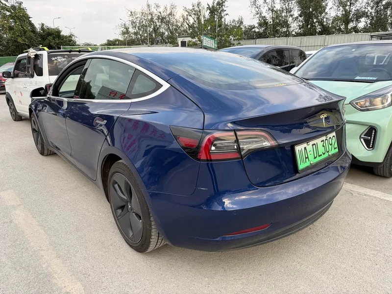 Tesla Model 3 — фото 5
