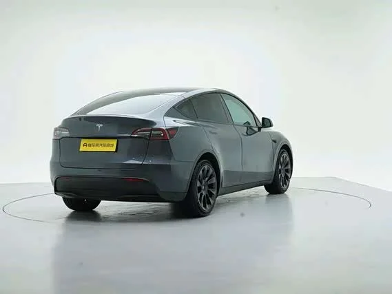 Tesla Model Y — фото 8
