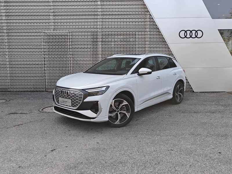Audi Q4 e-tron — фото 1