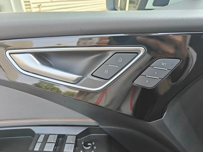 Audi Q4 e-tron — фото 15