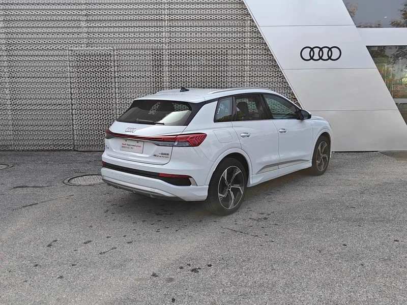 Audi Q4 e-tron — фото 4