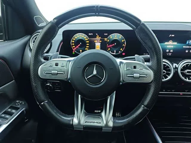 Mercedes-Benz GLB-Class AMG — фото 17
