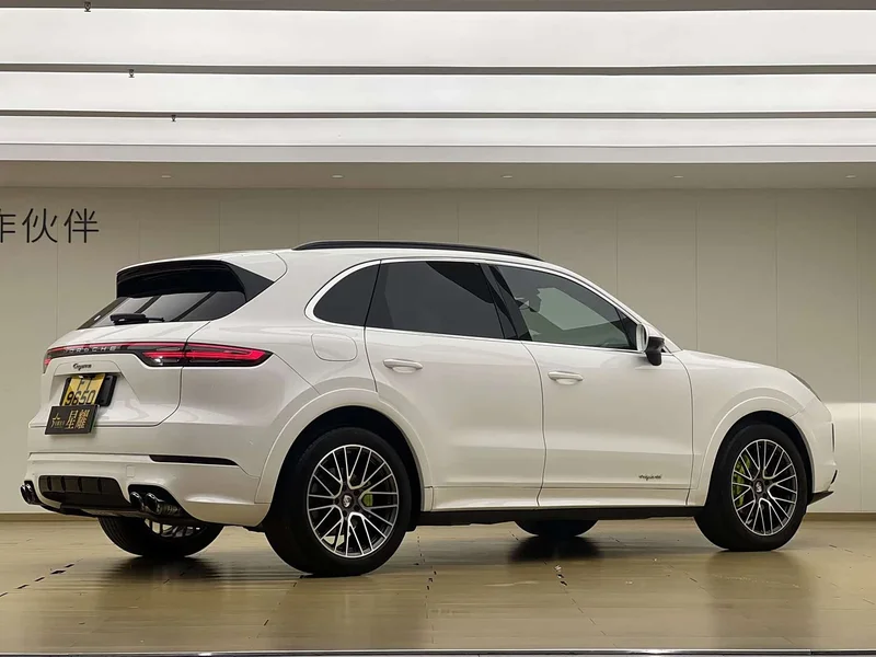 Porsche Cayenne — фото 16