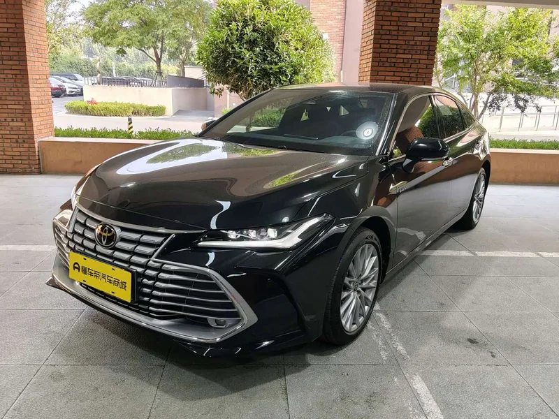Toyota Avalon — фото 1