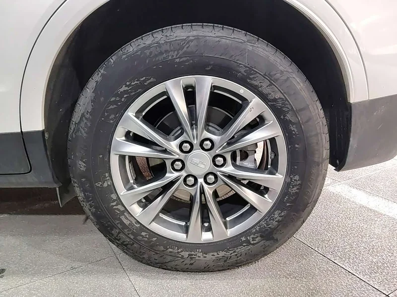 Cadillac XT5 — фото 16