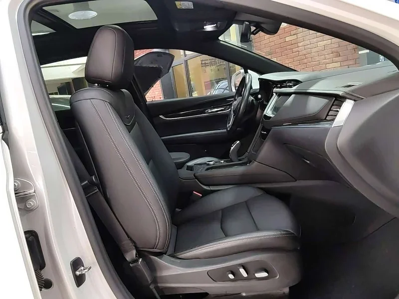 Cadillac XT5 — фото 10