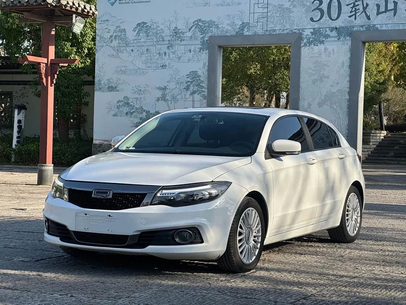 Qoros 3 — фото 1