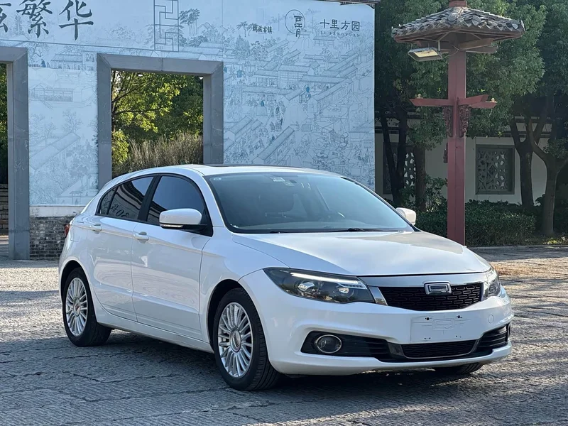 Qoros 3 — фото 3