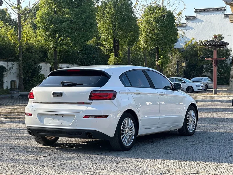 Qoros 3 — фото 4
