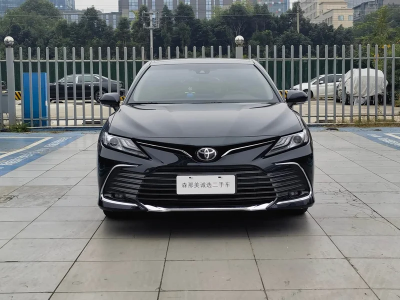 Toyota Camry — фото 2