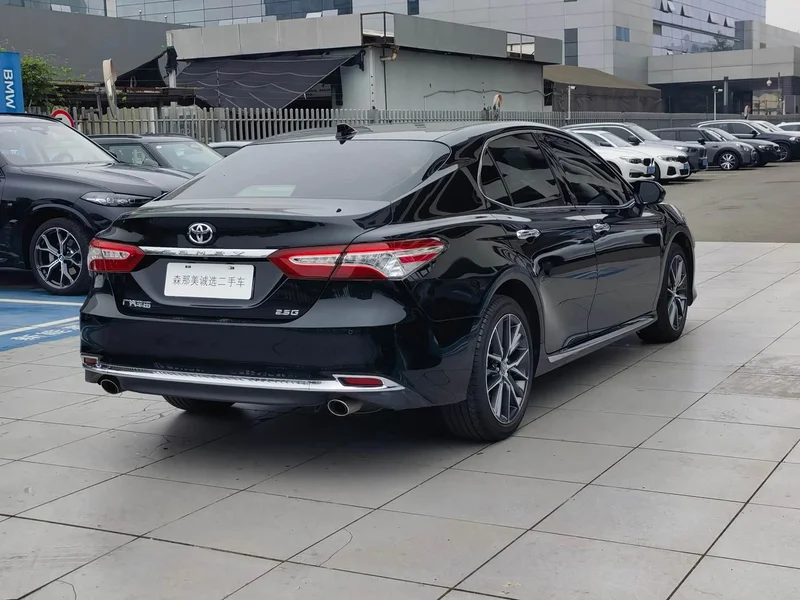 Toyota Camry — фото 4