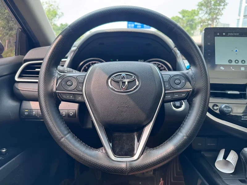 Toyota Camry — фото 16
