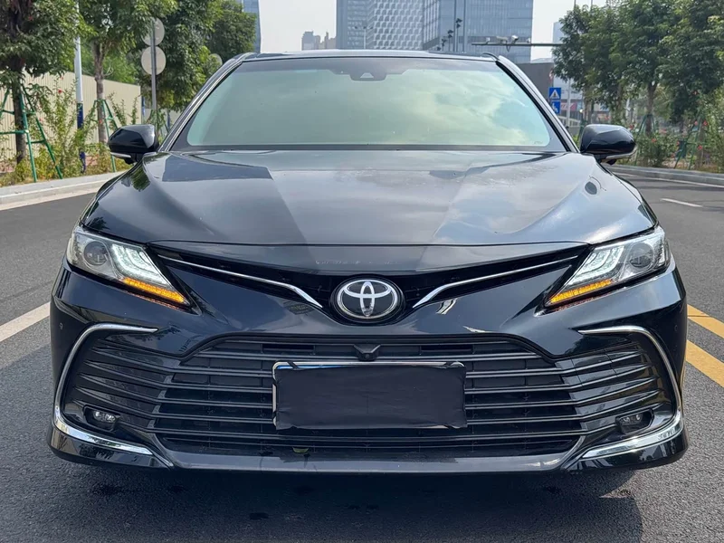Toyota Camry — фото 2