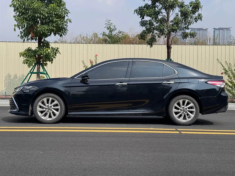 Toyota Camry — фото 4
