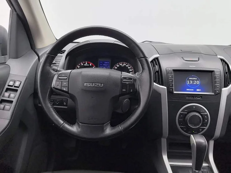 Isuzu D-MAX — фото 11