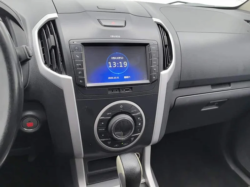 Isuzu D-MAX — фото 12