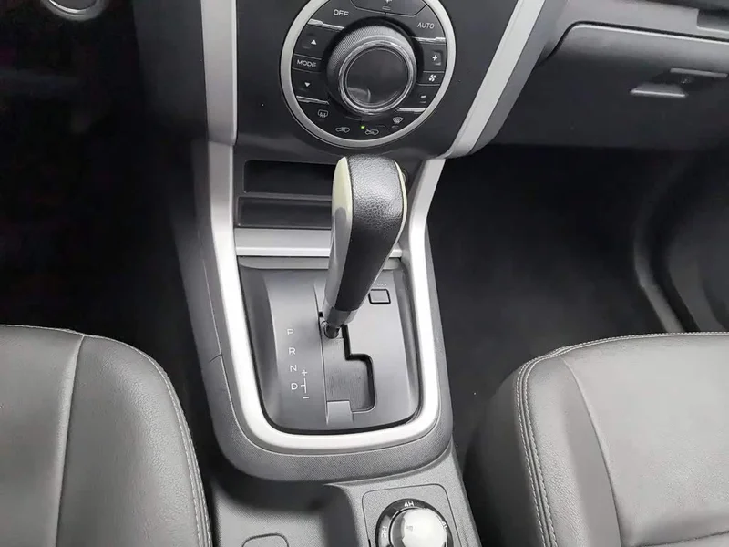 Isuzu D-MAX — фото 13