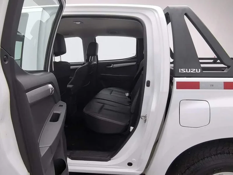 Isuzu D-MAX — фото 15