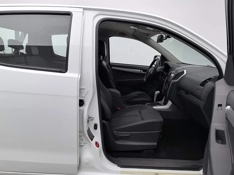 Isuzu D-MAX — фото 23
