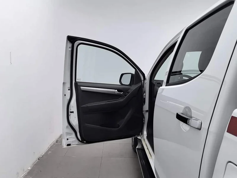 Isuzu D-MAX — фото 8