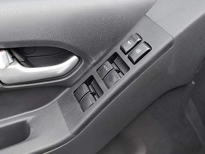 Isuzu D-MAX — фото 9