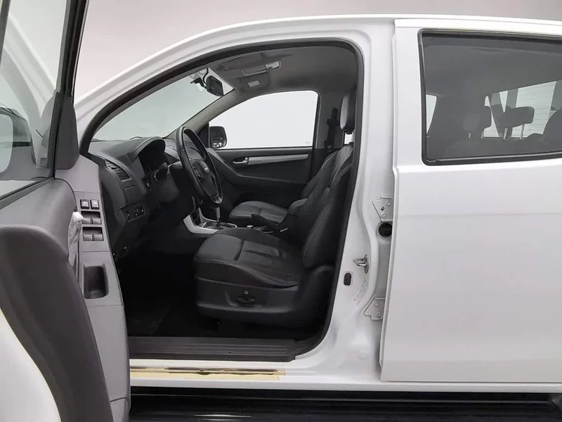 Isuzu D-MAX — фото 10