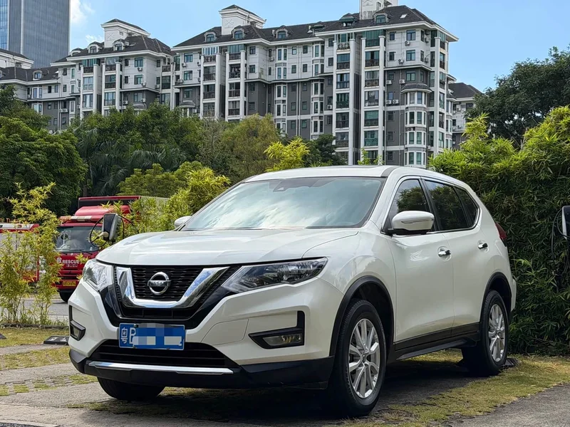 Nissan X-Trail — фото 1