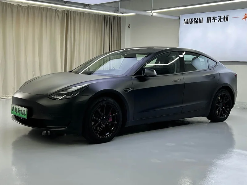 Tesla Model 3 — фото 1