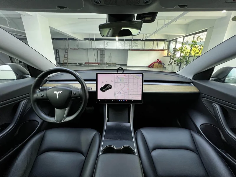 Tesla Model 3 — фото 6