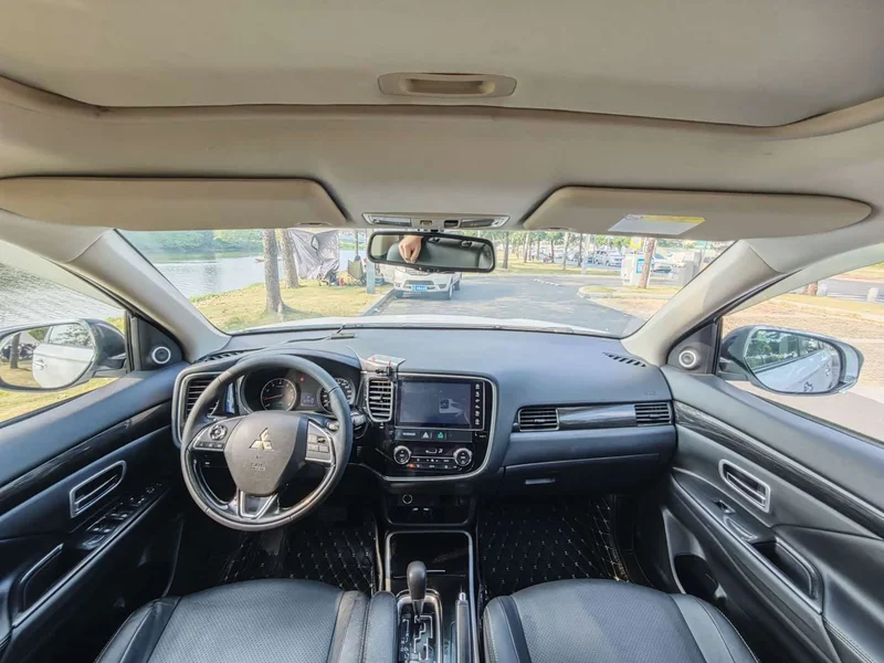 Mitsubishi Outlander — фото 20
