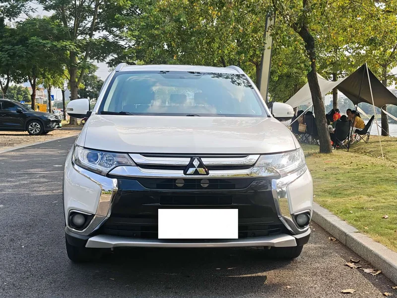 Mitsubishi Outlander — фото 2