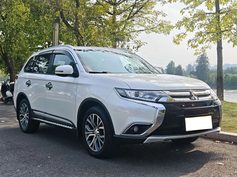 Mitsubishi Outlander — фото 3