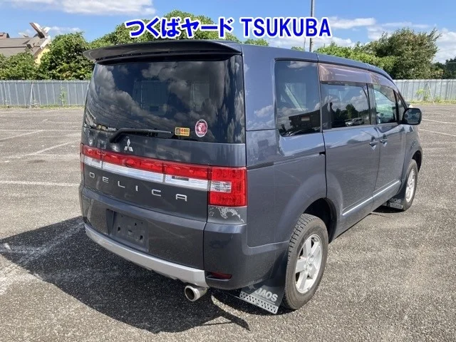 Mitsubishi DELICA D5 — фото 2