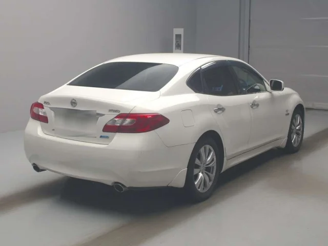 Nissan FUGA