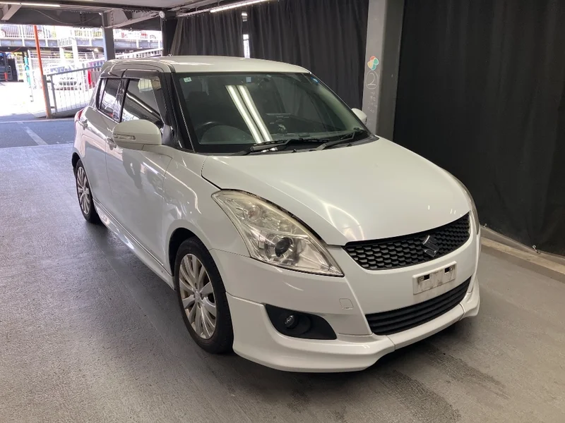 Suzuki SWIFT — фото 1
