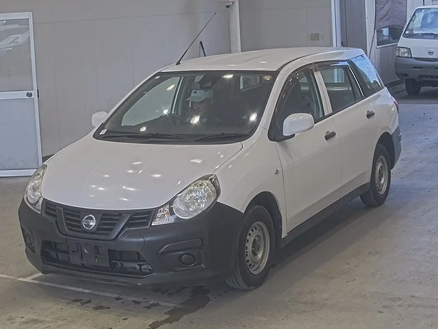 Nissan AD — фото 1