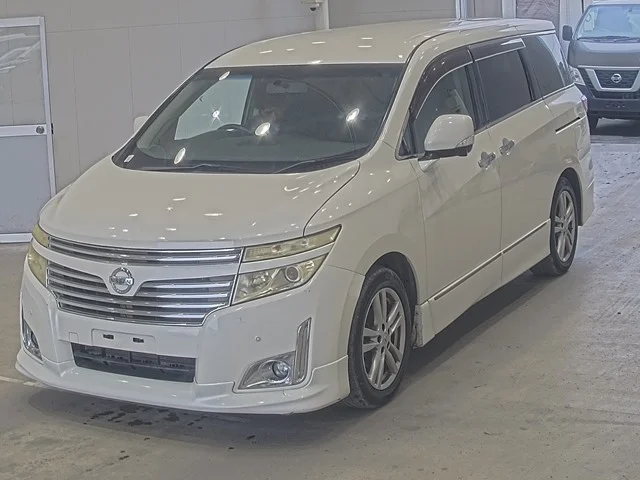 Nissan ELGRAND — фото 1