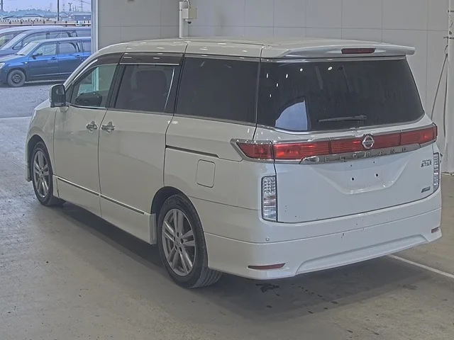 Nissan ELGRAND — фото 2